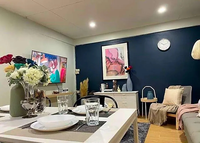 Rb7: Private House Downtown 1min Walk To Metro ホテル 2*